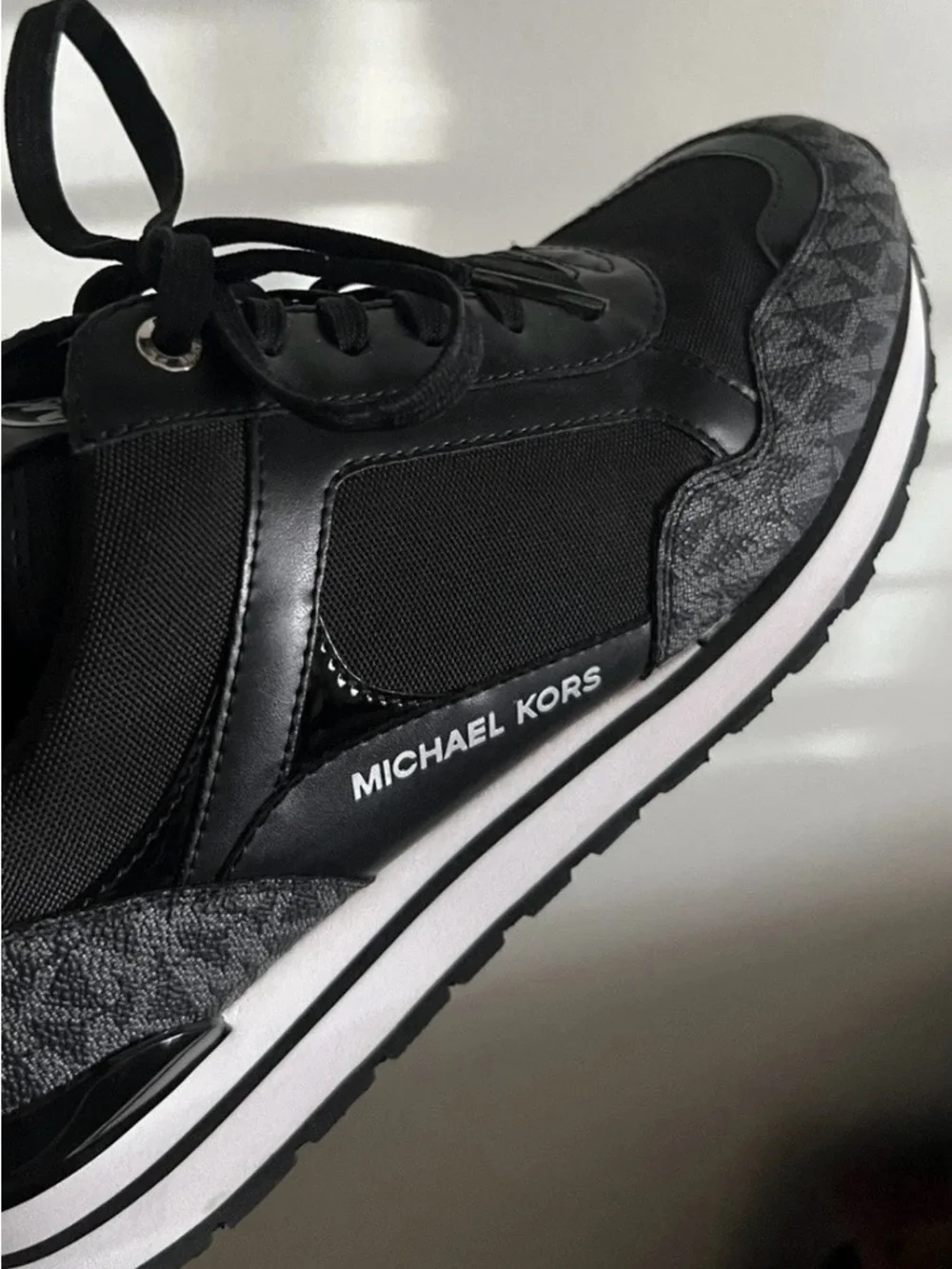 New Women Shoes MICHAEL KORS Wilma Trainer Canvas Black white sneaker Sz 7.5